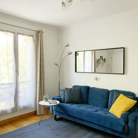 Appartement Parisien A 1 Minute Du Metro 6 Paris